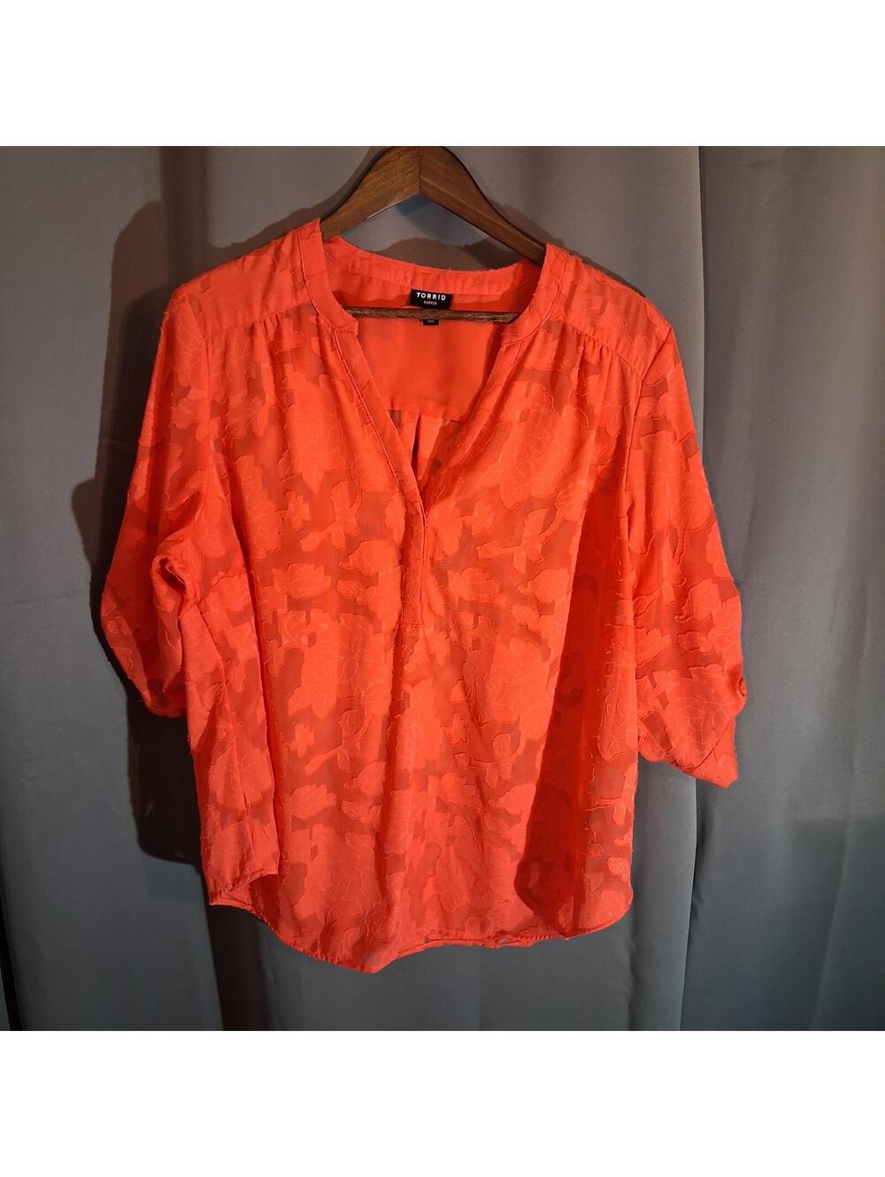Torrid  Textured V-Neck Blouse with 3/4 Sleeves